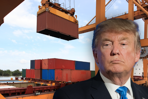 Background image shows containers being loaded onto a ship. A photo of Donald Trump is superimposed on the photo on the right.